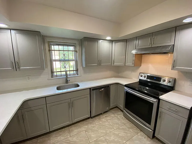 316 Littleton Ave — Photo 2