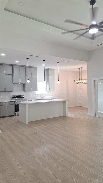 3 bed, 2.5 bath, 1592 sqft, $2,350 — Photo 3