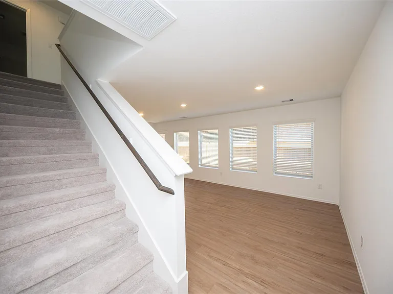 7235 Gorrian — Photo 5