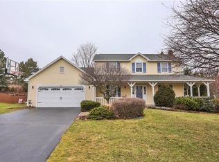 16 Wedmore Rd, Fairport, NY 14450