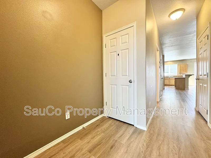 3 bed, 2.5 bath, 1600 sqft, $2,550 — Photo 3