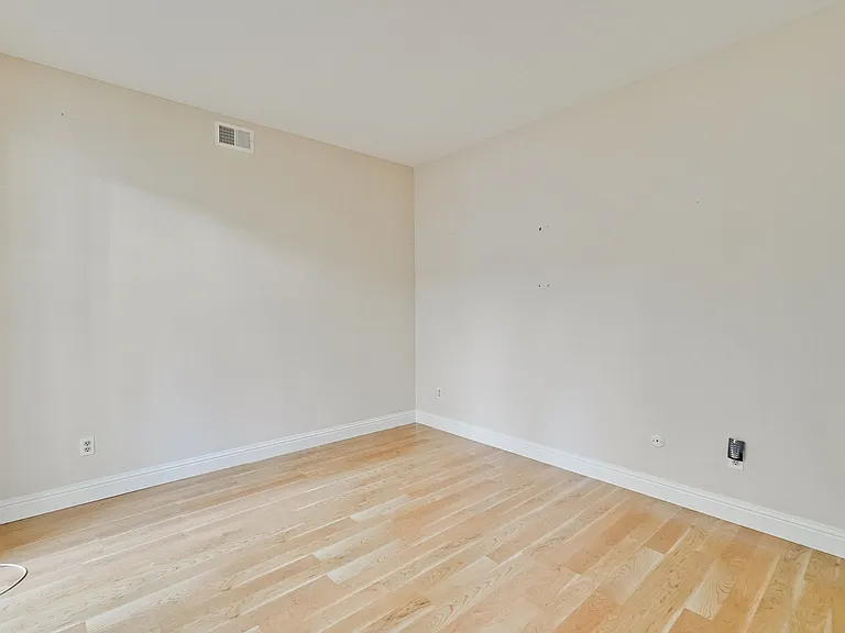 4271 Ponce Dr — Photo 24