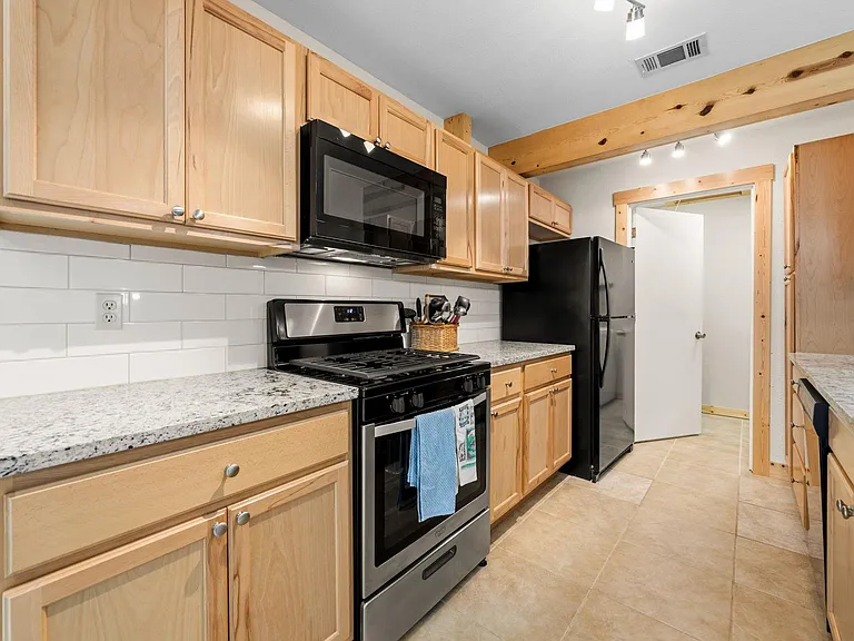 513 Texas Ave — Photo 11