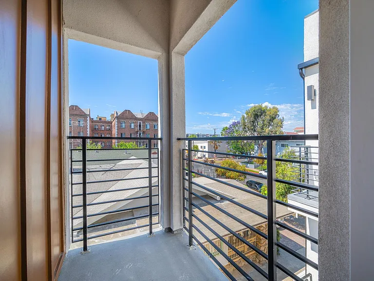 926 S Harvard Blvd — Photo 11