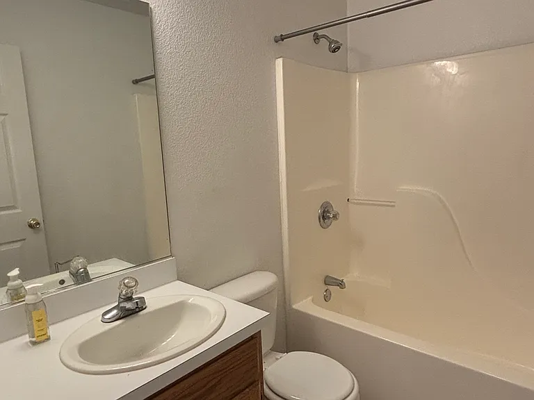 2420 Briarwood Ct NW — Photo 8