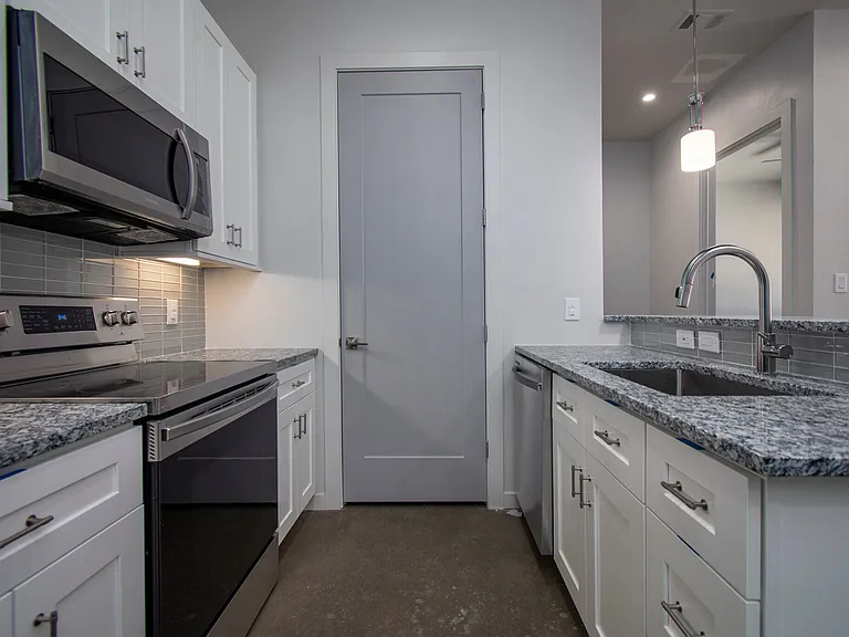 2201 Arbrook — Photo 3