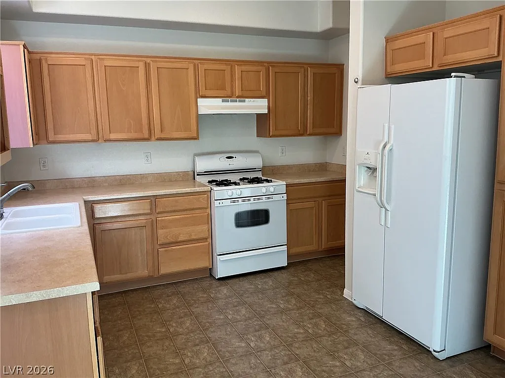 3 bed, 2.5 bath, 1596 sqft, $1,875 — Photo 4