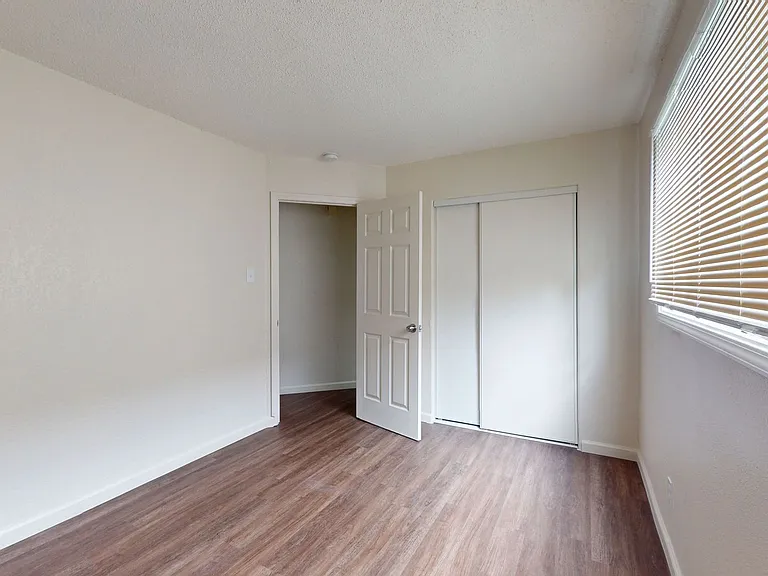 2515 10th ave — Photo 23