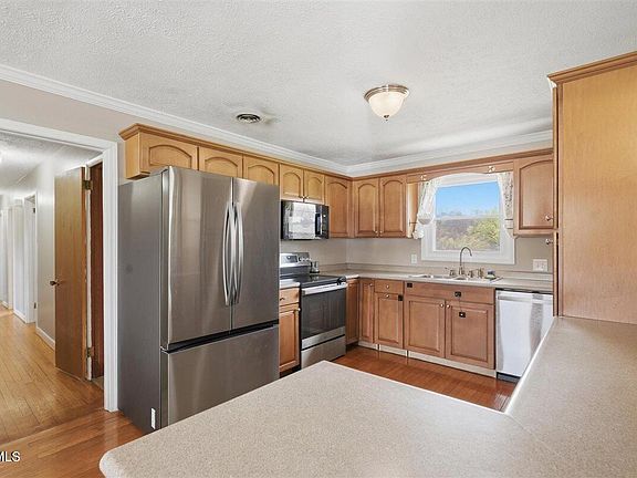3rd image of 1117 Brockway Dr