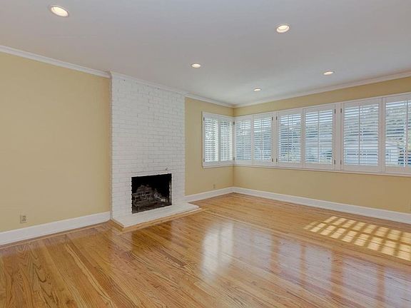 3rd image of 1911 Earl Ave