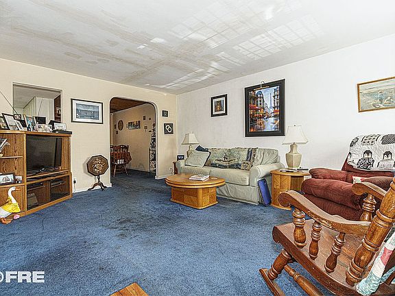 2nd image of 3091 Avenue