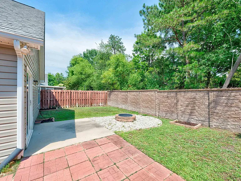 184 Ivy Square Dr — Photo 21