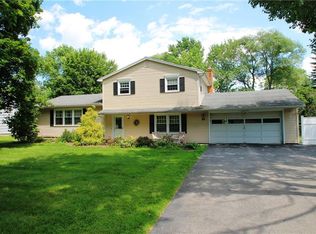 81 Redwood Dr, Penfield, NY 14526