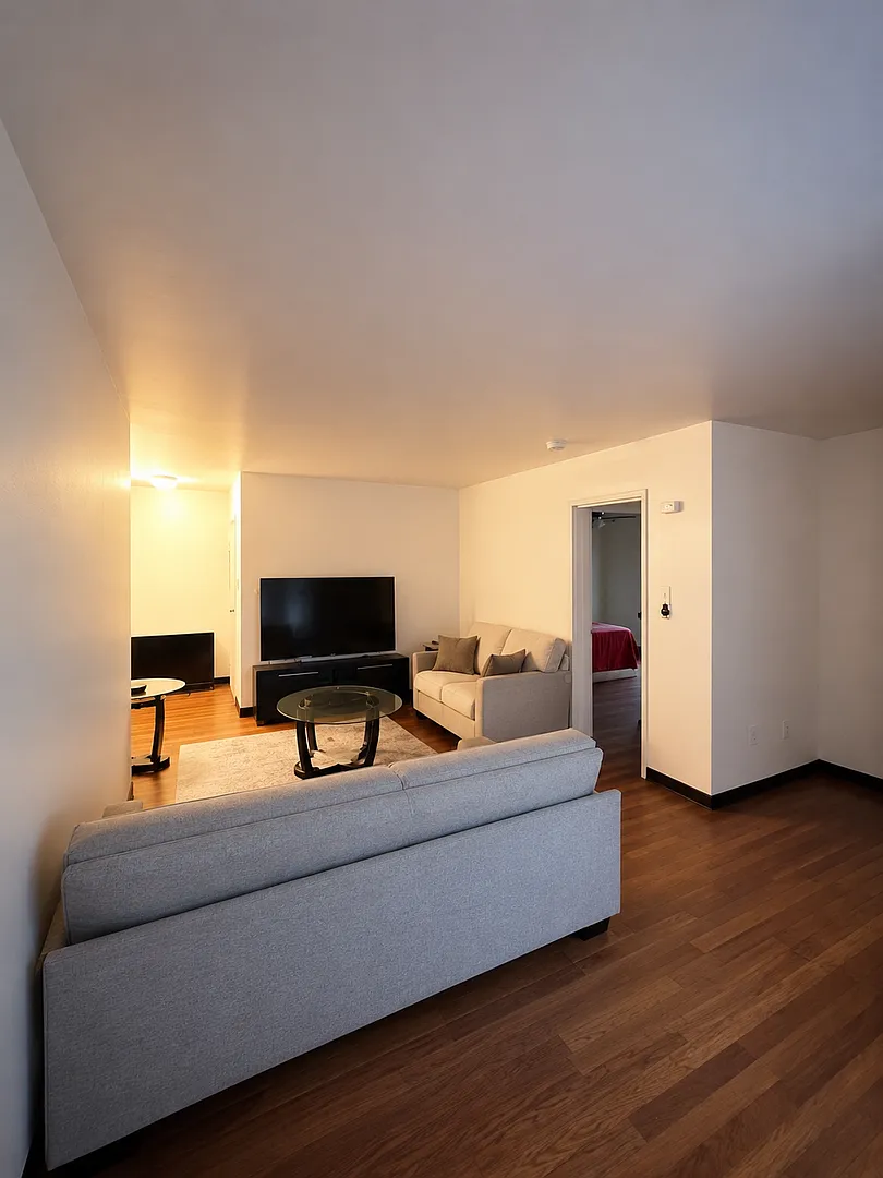 1101 Fawcett Street — Photo 4