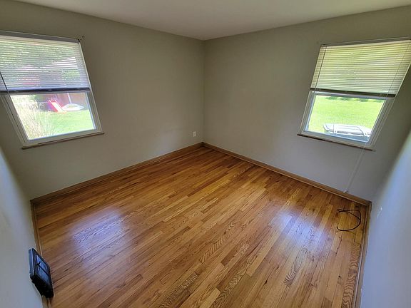 5th image of 67 Sunnyside Ln