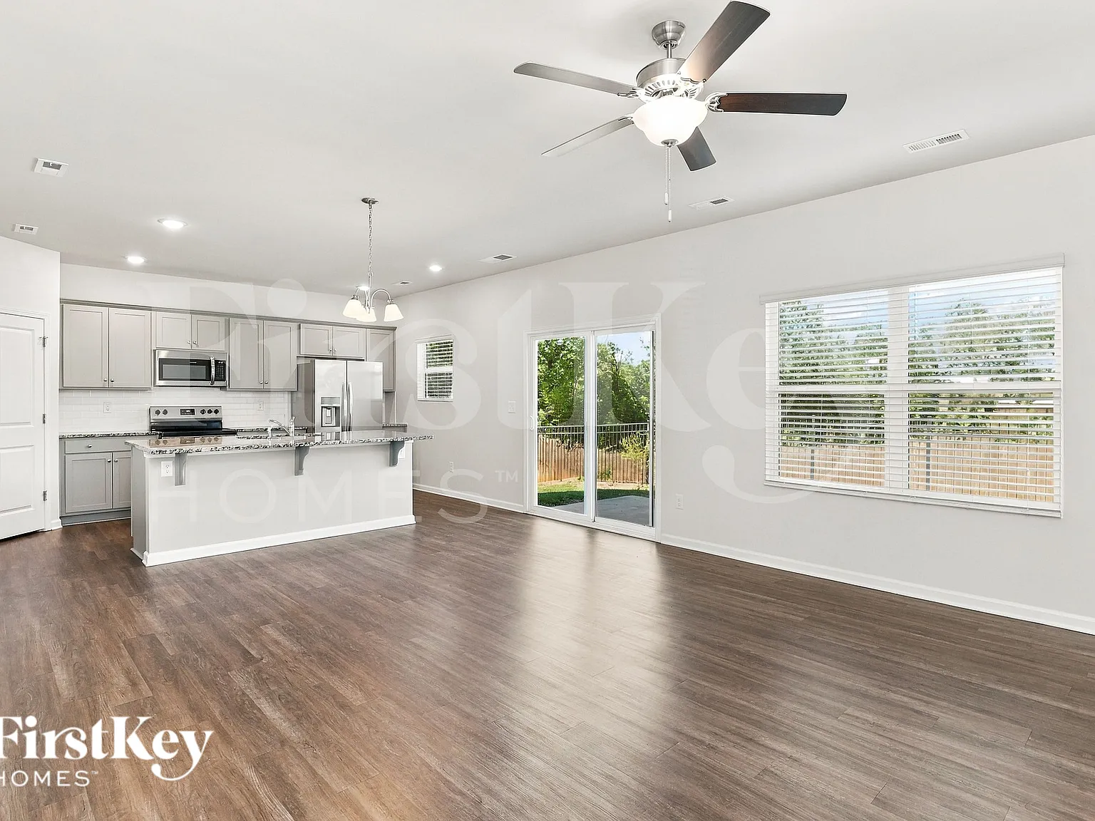 4 bed, 2.5 bath, 1841 sqft, $2,050 — Photo 3