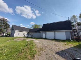 872 W Main Rd, Carmel, ME 04419