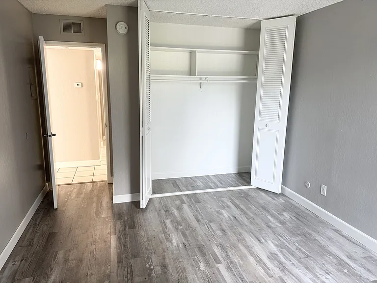 Riverfront Apartments — Photo 25