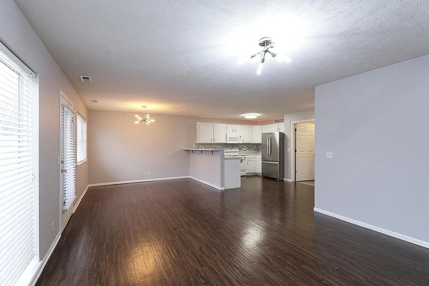 3 bed, 2.5 bath, 1739 sqft, $1,789 — Photo 1