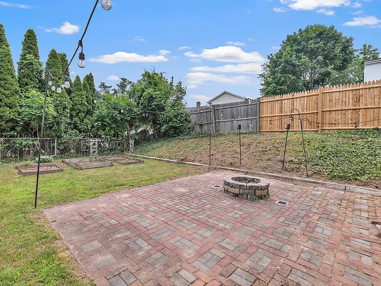 215 Bennett St — Photo 33