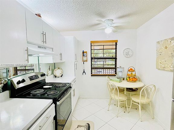 5th image of 3137 Carambola Cir S #2369