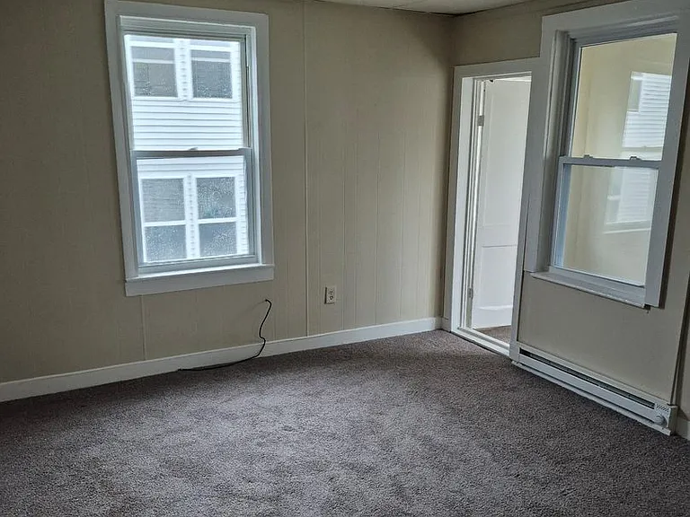 371 Manchester St — Photo 3