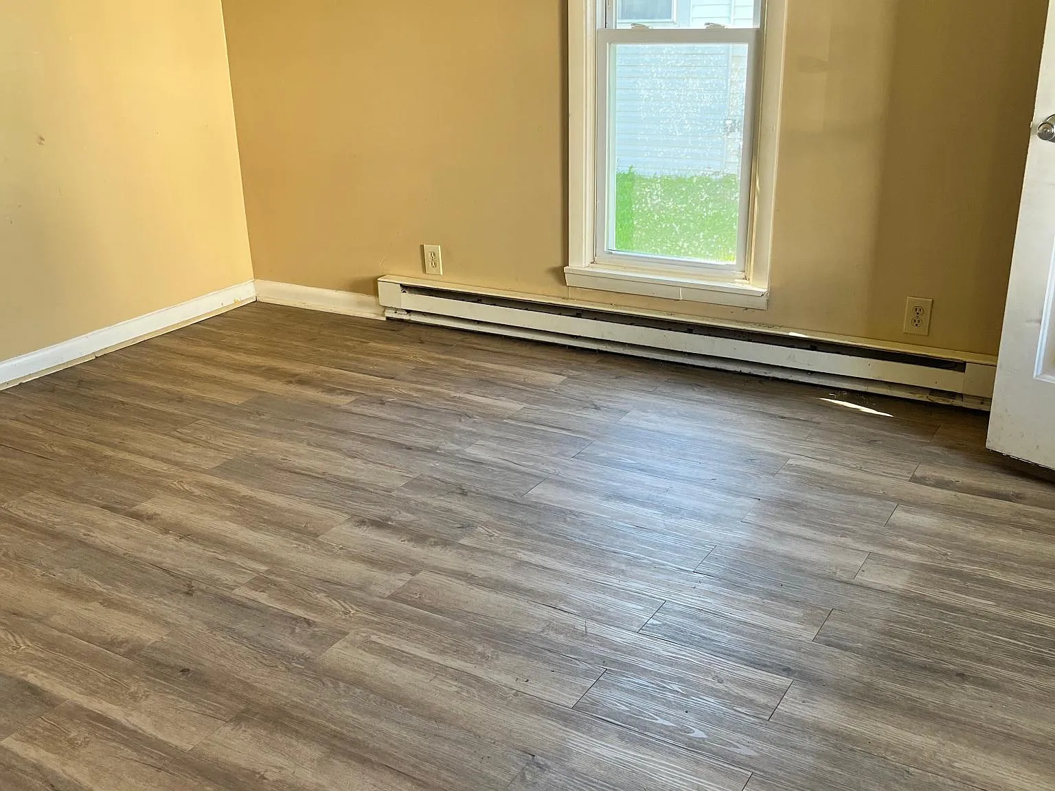406 N Main St — Photo 3