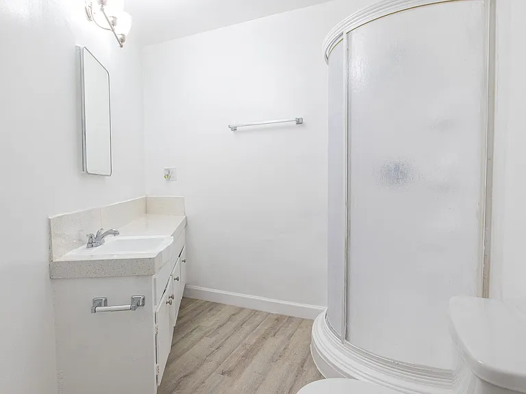 Tujunga Apartments — Photo 14