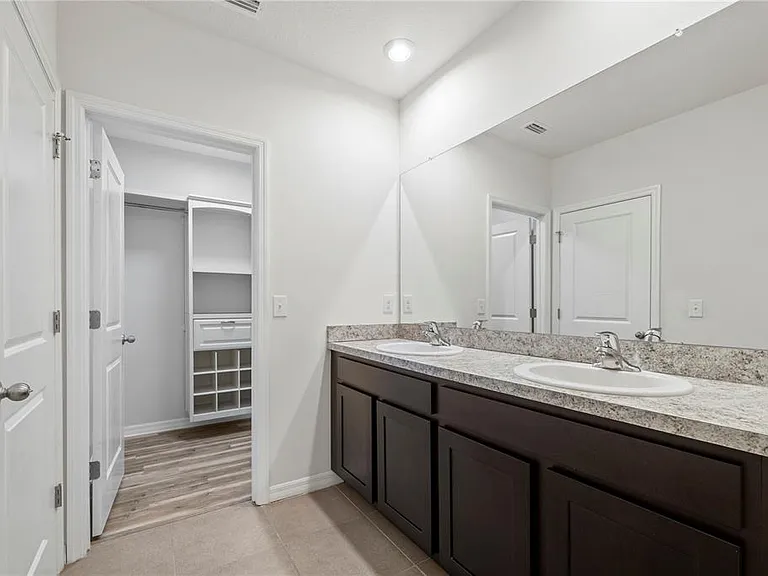 2878 Suncoast Plains Dr — Photo 33