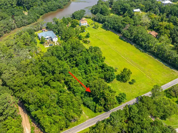 1151 Harts Bluff Rd, Wadmalaw Island, SC 29487