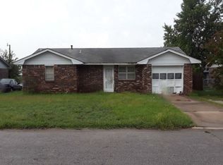 208 Cherokee Dr, Comanche, OK 73529