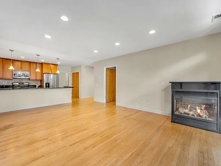 2064 N California Ave #203 — Photo 6