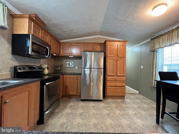 4th image of 1854 Emily Dr