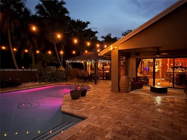 8878 SW 59th St, Cooper City, FL 33328