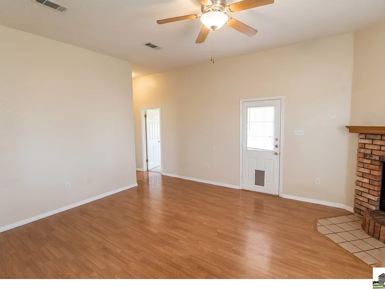 1506 Creek St — Photo 112