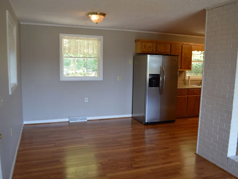 127 Freedom Dr — Photo 8