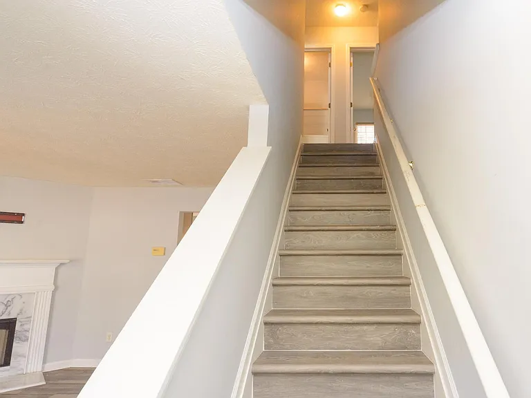 811 Sugar Oak Ln — Photo 11