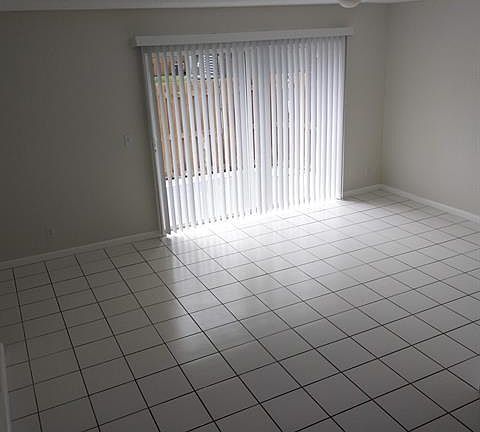 2nd image of 210 Cypress Ave