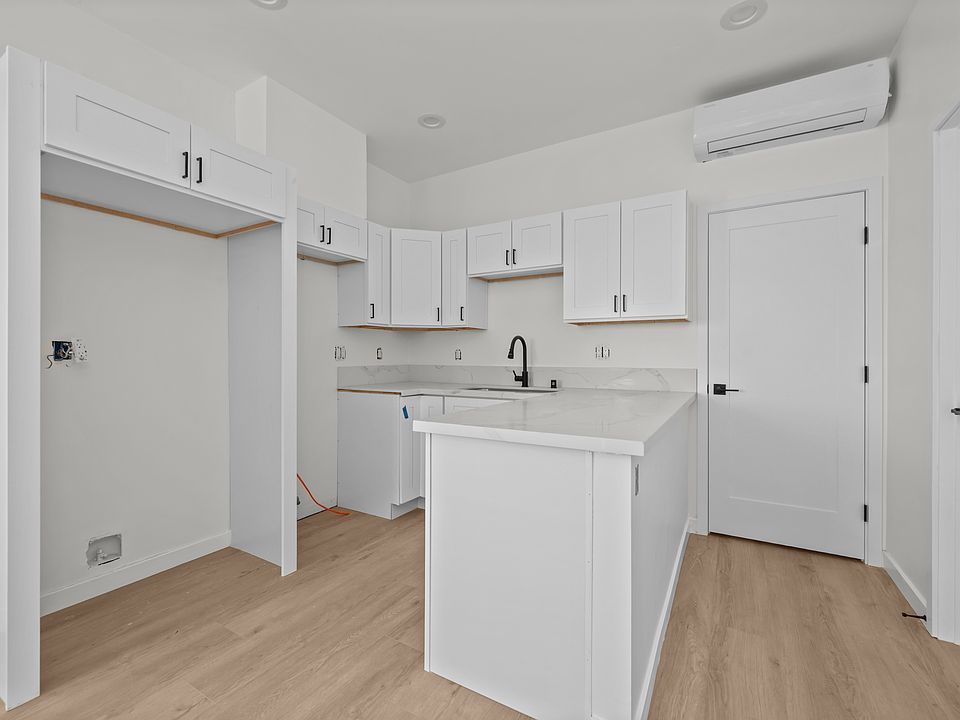 1st image of 606 S 46th St #610