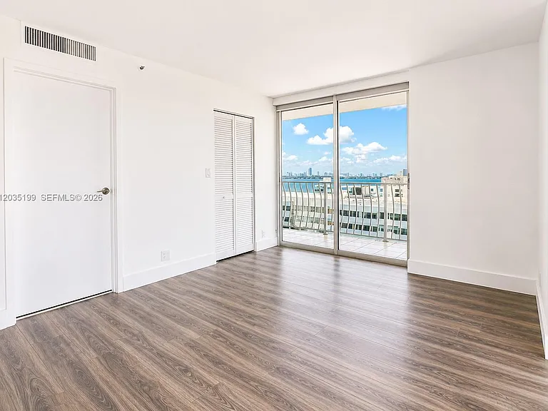 7601 E Treasure Dr #1505 — Photo 10