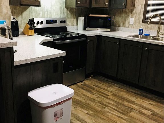 4th image of 358 Wood Ln