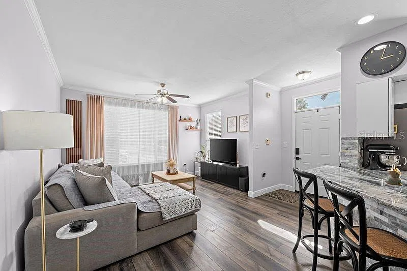 2 bed, 2.0 bath, 1140 sqft, $1,900 — Photo 2