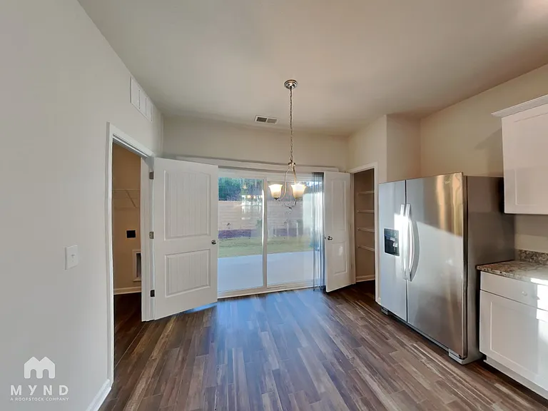 250 Yorktown Ln — Photo 4