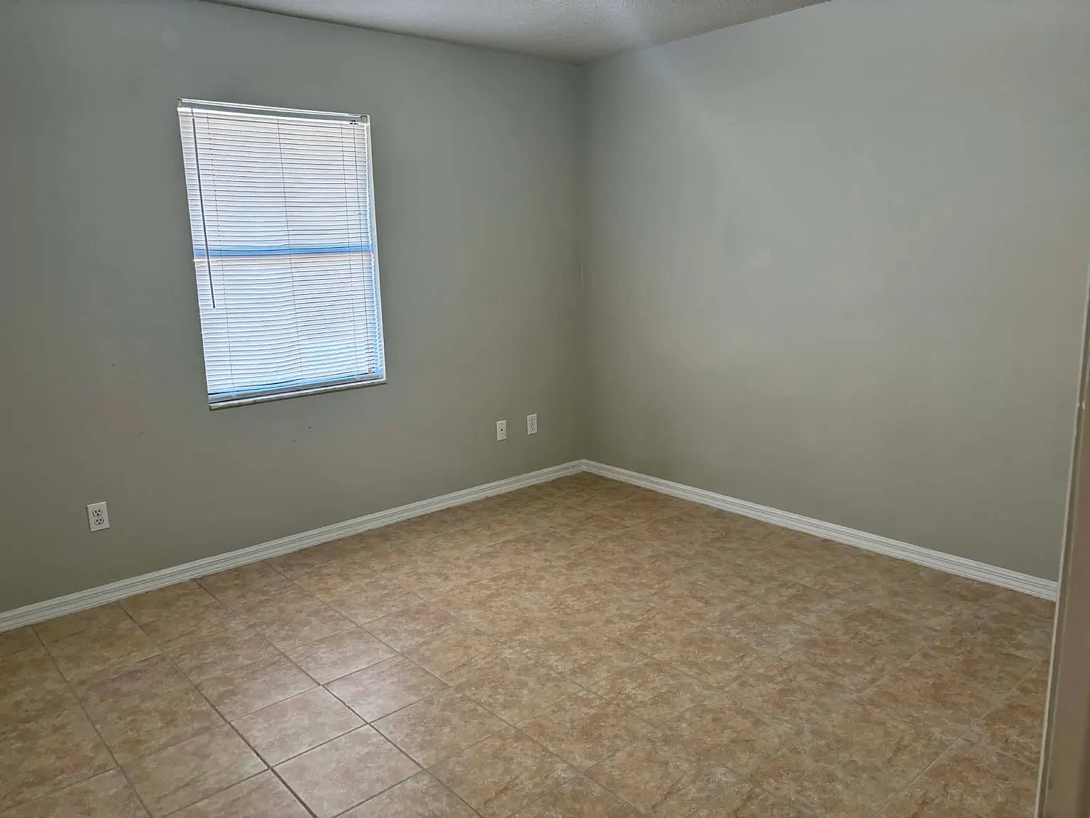 2 bed, 800 sqft, $1,050 — Photo 3