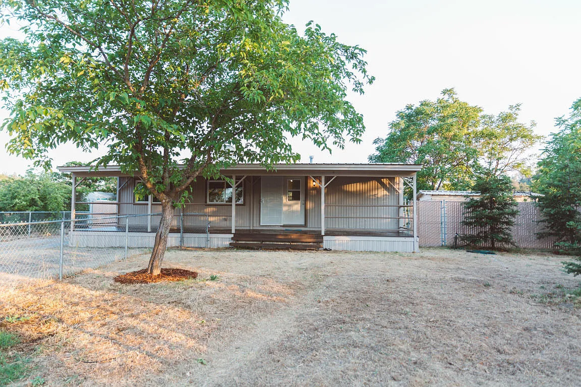 22129 Buena Vista Dr photo 1