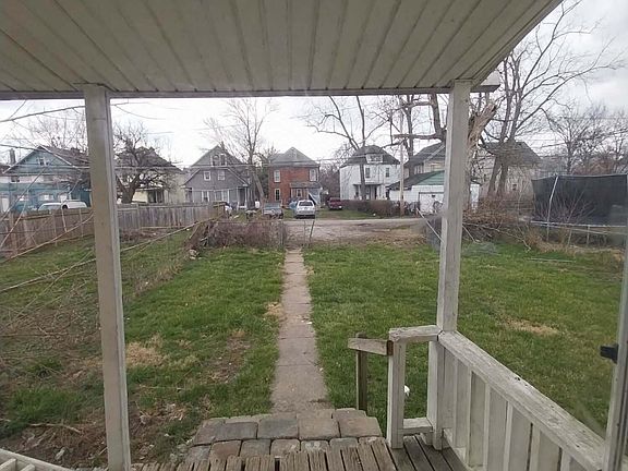 3rd image of 141 Whitethorne Ave