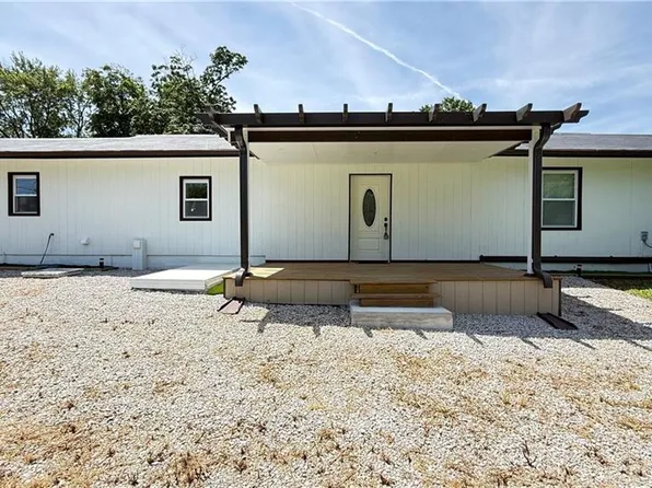 710 Elliott St, Buckner, MO 64016