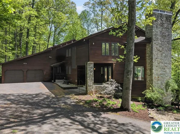 5069 S 5th St, Emmaus, PA 18049