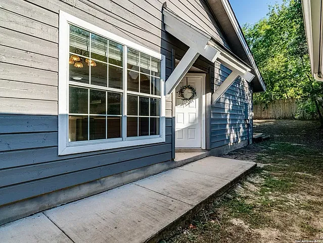 3 bed, 2.0 bath, 1395 sqft, $1,700 — Photo 3