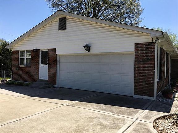 5th image of 11758 Roundhill Dr